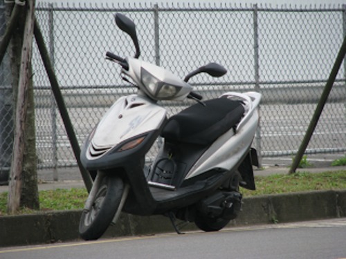 Product picture Yamaha SV125, SV125EP MOTORCYCLE SERVICE REPAIR MANUAL DOWNLOAD